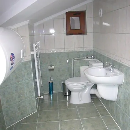 Momchil Unak Guest house